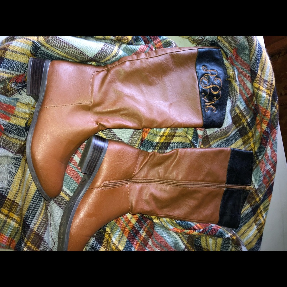 Two-toned Asiana riding boots with monogram “AMP”